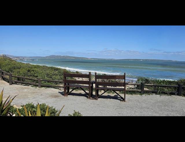 4 BEDROOM HOUSE FOR SALE IN CALYPSO BEACH